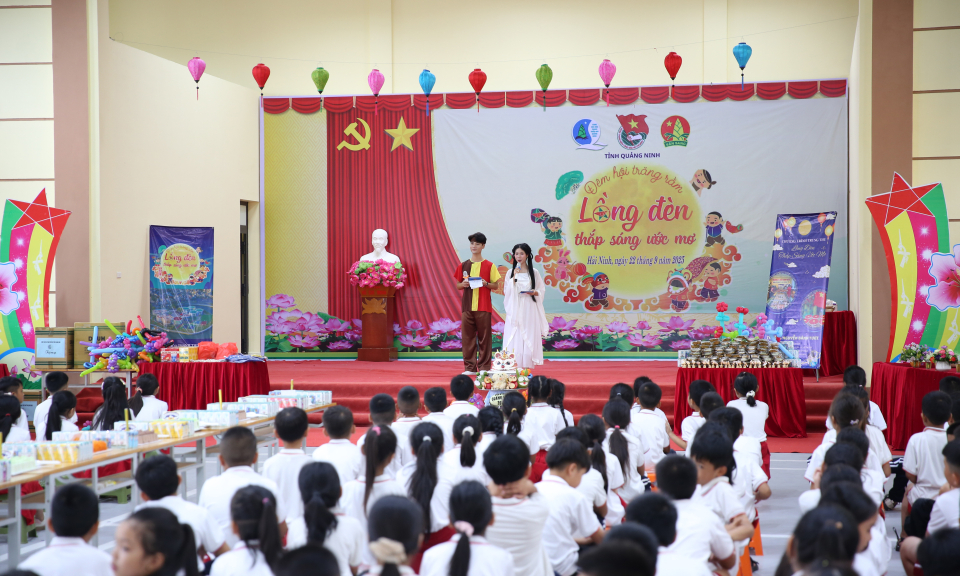 Cung Văn hóa thanh thiếu nhi tổ chức Trung thu cho học sinh 