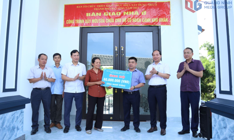 Phát triển văn hóa, xã hội, con người, xây dựng nền văn hóa giàu bản sắc Quảng Ninh
