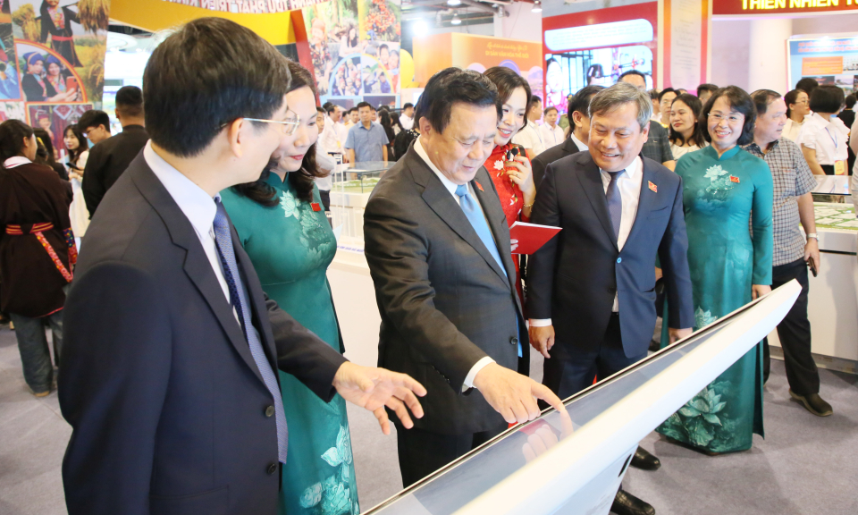 Khai mạc triển lãm thành tựu phát triển kinh tế - xã hội tỉnh Quảng Ninh 5 năm (2020 - 2025)