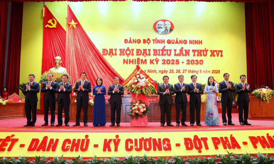 Ủy viên Bộ Chính trị, GS.TS Nguyễn Xuân Thắng: "Xây dựng Quảng Ninh xứng đáng là một trong những trung tâm phát triển năng động, toàn diện phía Bắc và cả nước"
