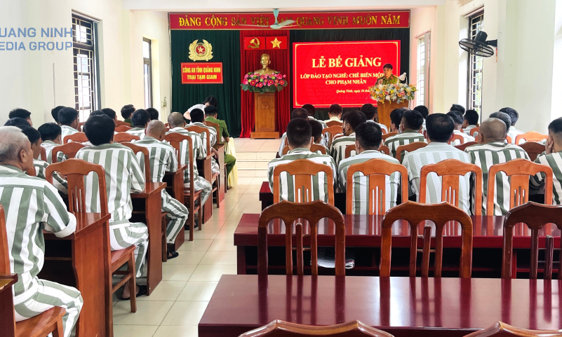 Bế giảng lớp đào tạo nghề cho phạm nhân đợt II/2025