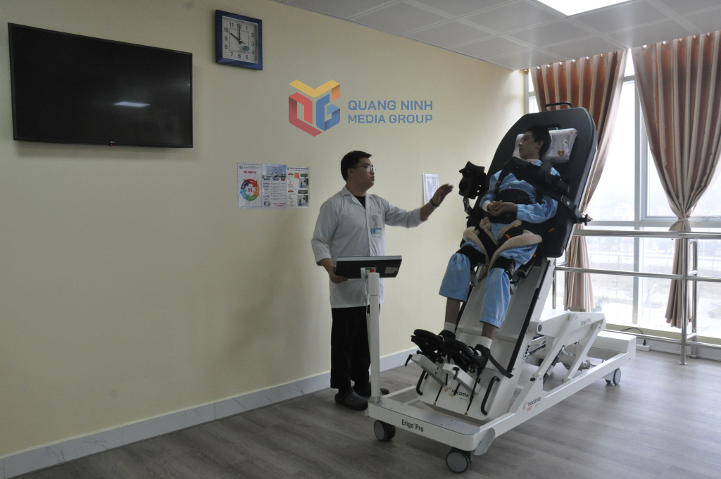 Bệnh viện Lão khoa- Phục hồi chức năng tỉnh đưa Robot tập phục hồi chức năng sớm ngay từ giai đoạn cấp để hỗ trợp điều trị cho bệnh nhân liệt điều trị tại bệnh viện.