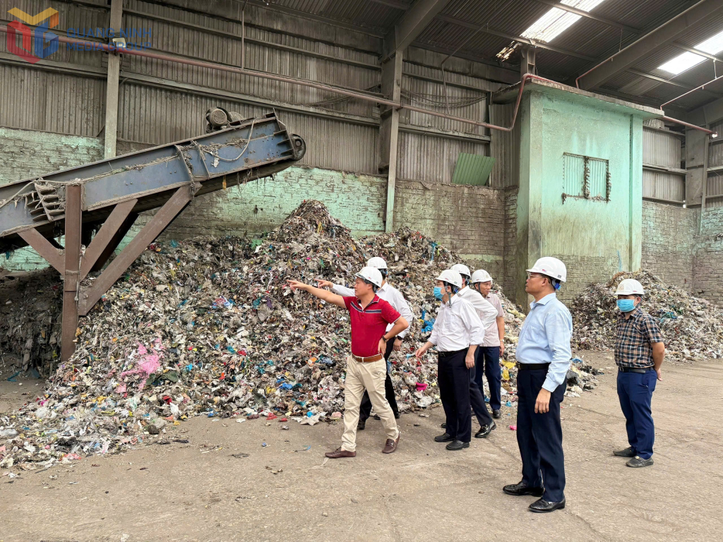 Nhà máy xi măng Lam Thạch hiện xử lý khoảng 100 tấn rác thải công nghiệp mỗi ngày.