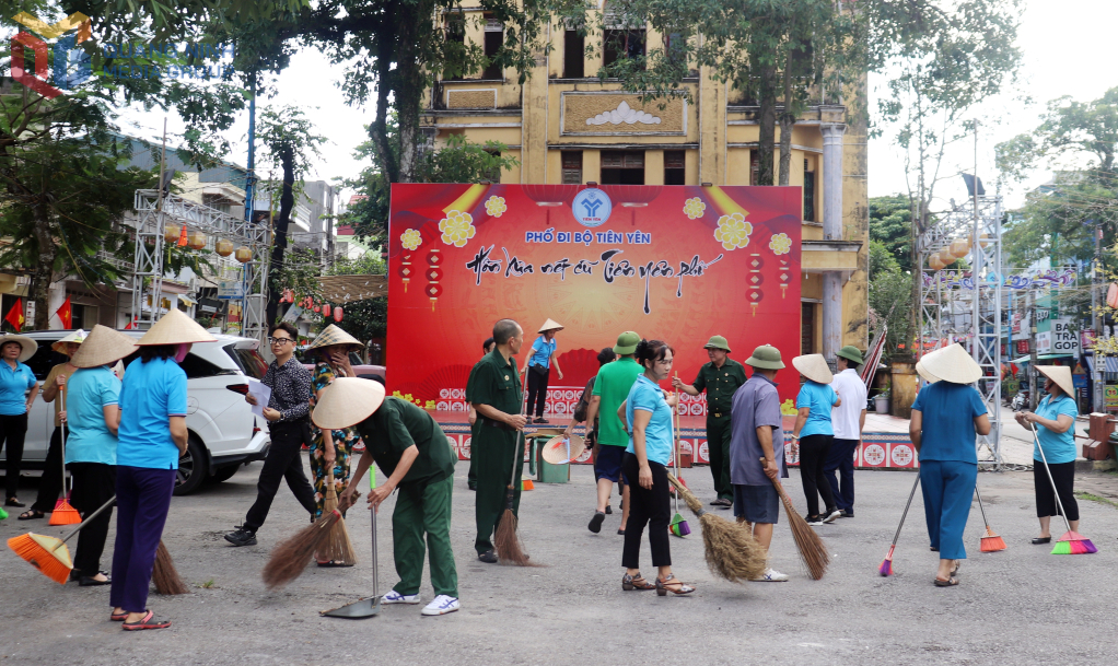 Phong trào “Chủ nhật xanh” được khu phố Hoà Bình (xã Tiên Yên) duy trì thường xuyên 2 lần/tháng, thu hút đông đảo người dân tham gia