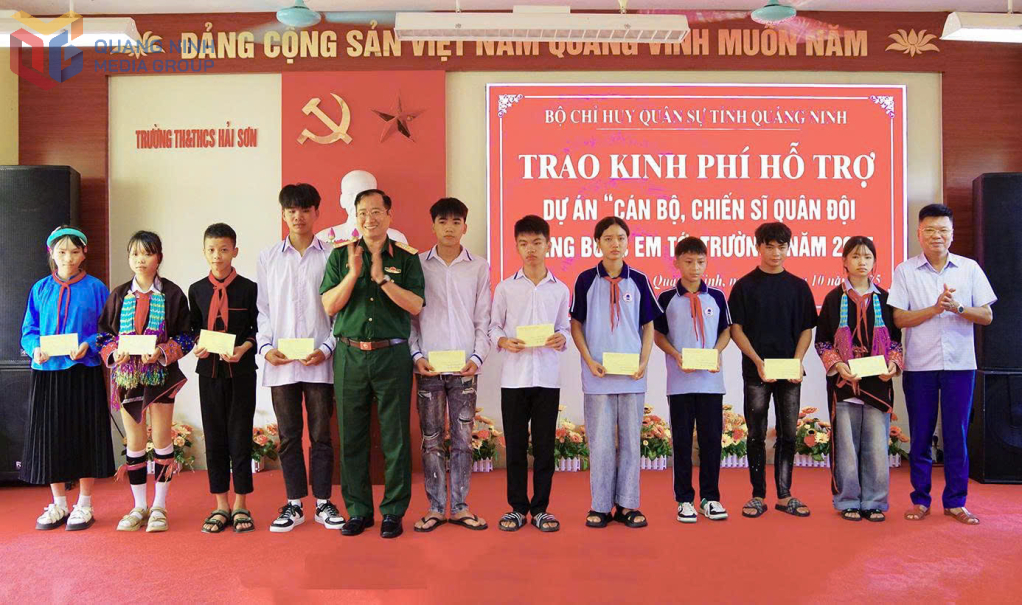 Bộ CHQS tỉnh tổ chức trao kinh phí hỗ trợ của dự án 