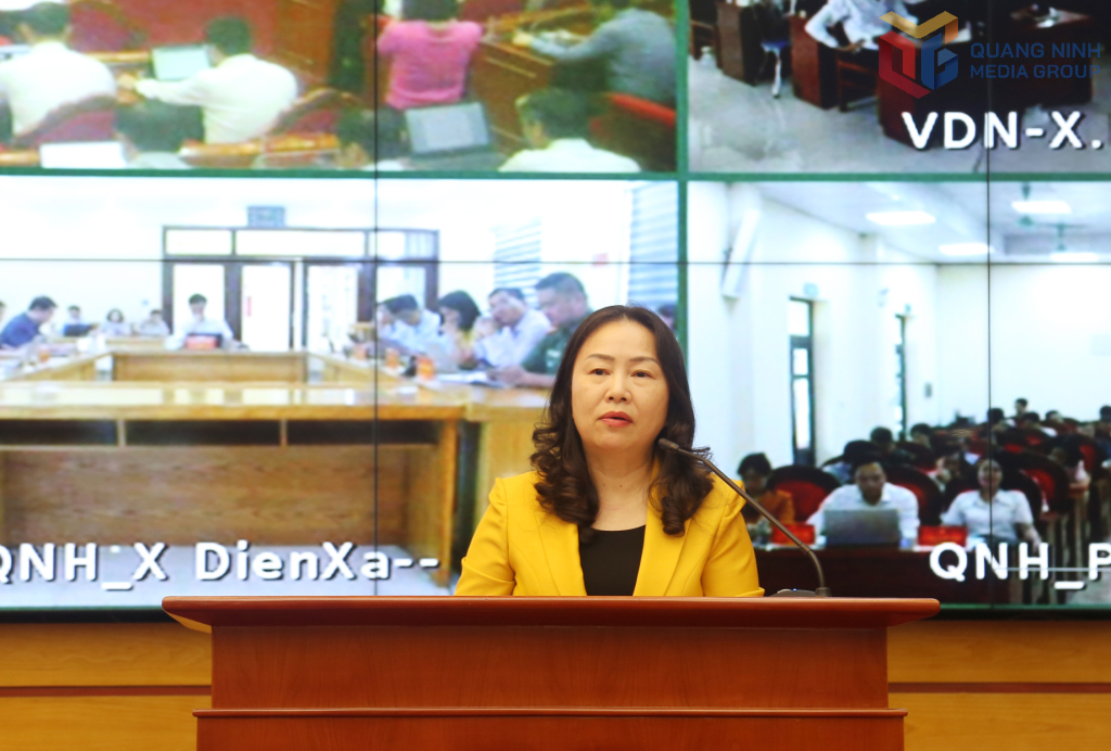 Đồng chí Vi Ngọc Bích, Trưởng Ban Tổ chức Tỉnh ủy báo cáo tổng kết thực hiện Nghị quyết số 18-NQ/TW của BCH Trung ương Đảng.