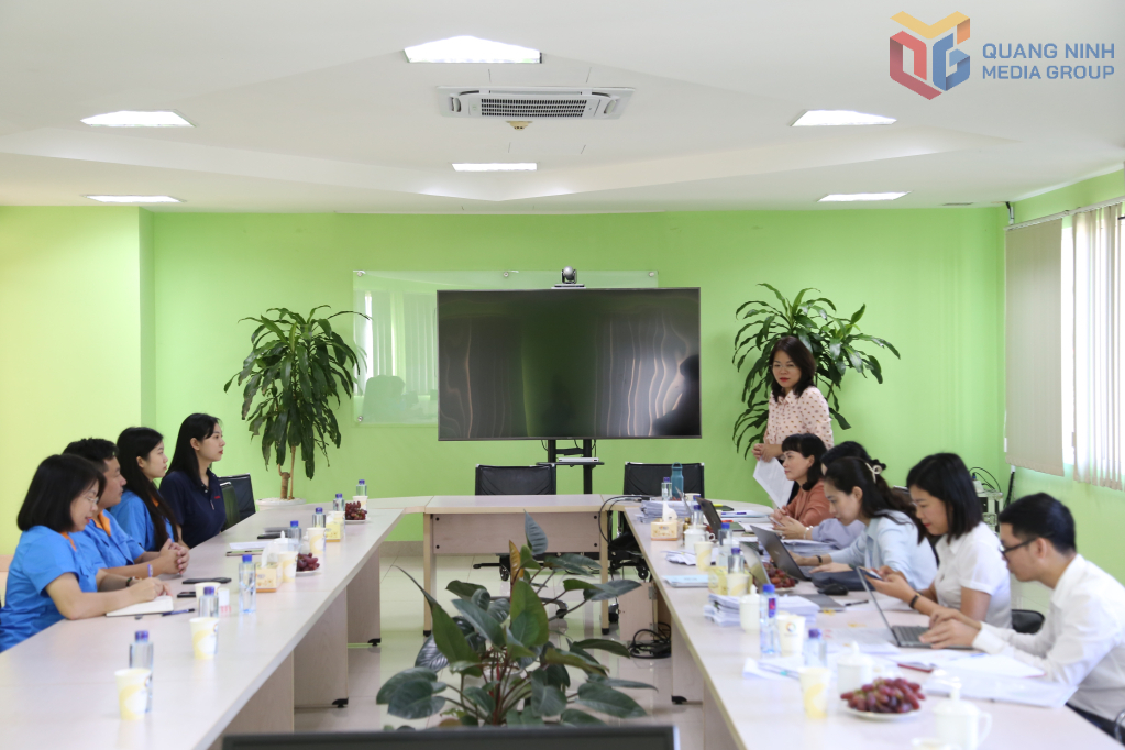 Đoàn giám sát làm việc với Công ty TNHH Khoa học kỹ thuật Ngân Long (KCN Hải Yên)