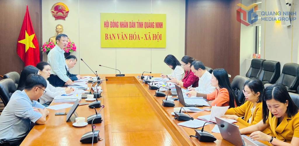 Đoàn Giám sát Ban Văn hóa - Xã hội, HĐND tỉnh làm việc với Sở Nội vụ.