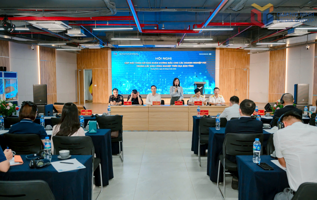 Các sở, ngành chức năng của tỉnh đối thoại, tháo gỡ khó khăn, vướng mắc cho các doanh nghiệp FDI, ngày 30/9/2025.