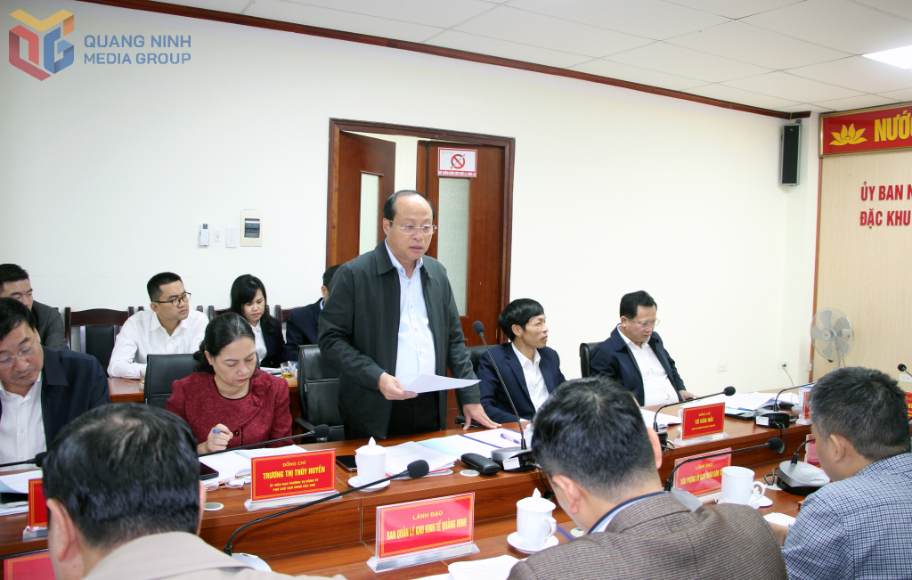 Đồng chí Vũ Đức Hưởng, Phó Bí thư Đảng ủy, Chủ tịch UBND đặc khu Vân Đồn, đề xuất một số chủ trương về phát triển đặc khu Vân Đồn.