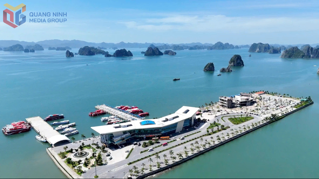 Bến cảng cao cấp Ao Tiên do Công ty TNHH MTV Du lịch Mai Quyền đầu tư.