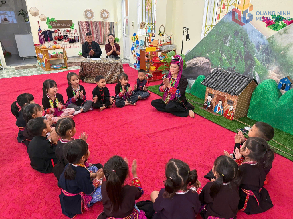 Giáo dục truyền thống cho trẻ em thông qua hoạt động kể chuyện trong giờ học tại Trường mầm non Quảng Đức (xã Quảng Đức).