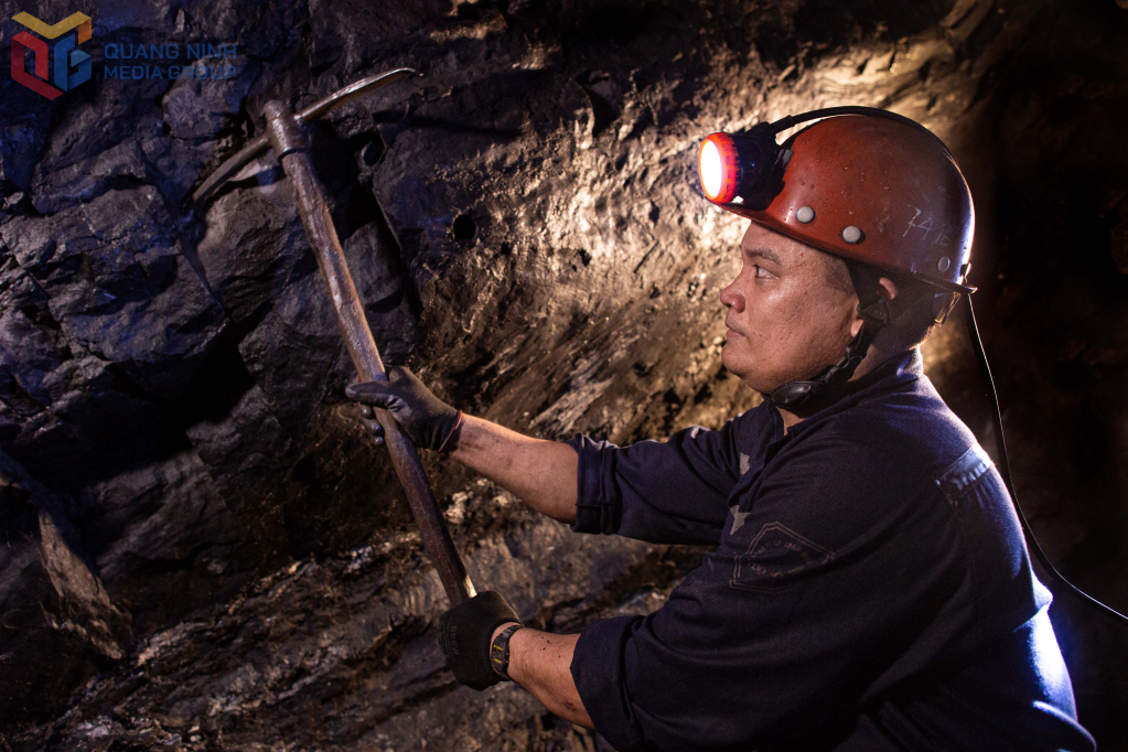 Công nhân mỏ than Vàng Danh trong ca sản xuất.