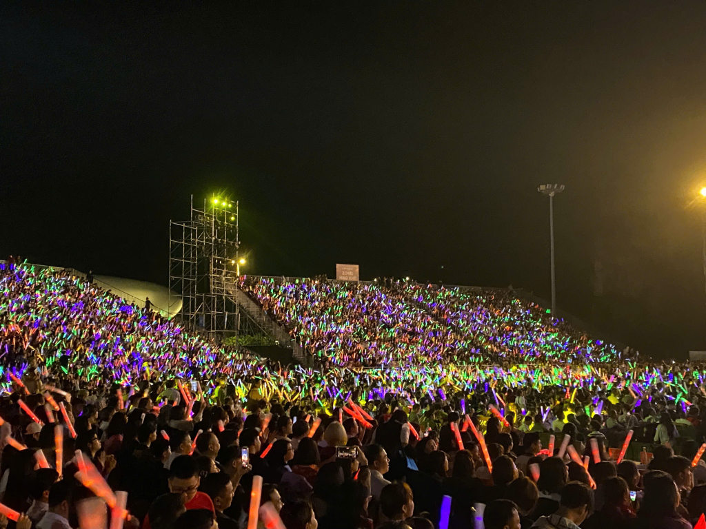 Khán giả bùng nổ cảm xúc với những ca khúc hùng tráng về vùng Mỏ.