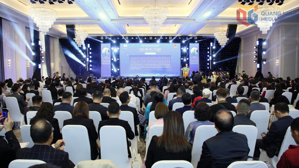 Quang cảnh khai mạc 