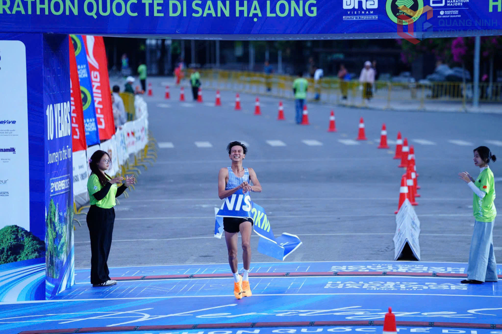 VĐV về đích ở cự ly 10km.