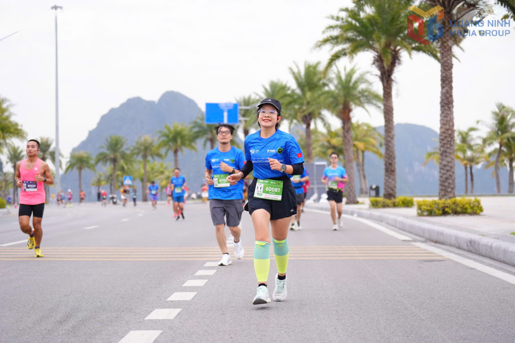 Các VĐV bứt tốc về đích.