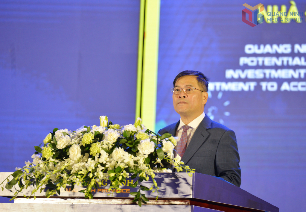 Đồng chí Bùi Văn Khắng, Phó Bí thư Tỉnh ủy, Chủ tịch UBND tỉnh, Phó Trưởng Ban Chỉ đạo phát triển KHCN, đổi mới sáng tạo, chuyển đổi số tỉnh, phát biểu tại hội nghị.