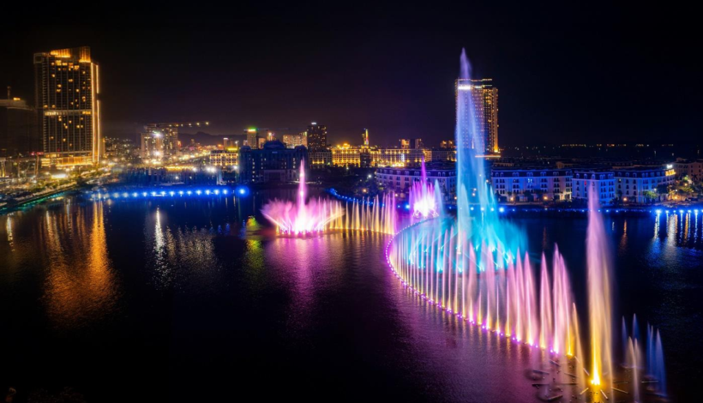 Halo Bay show mang lại những màn trình diễn nhạc nước bắt mắt. Ảnh: ĐVCC