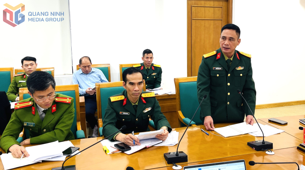 Đại tá Nguyễn Ngọc Sơn, Phó Chỉ huy trưởng Bộ CHQS tỉnh tham gia ý kiến vào dự thảo Kế hoạch.