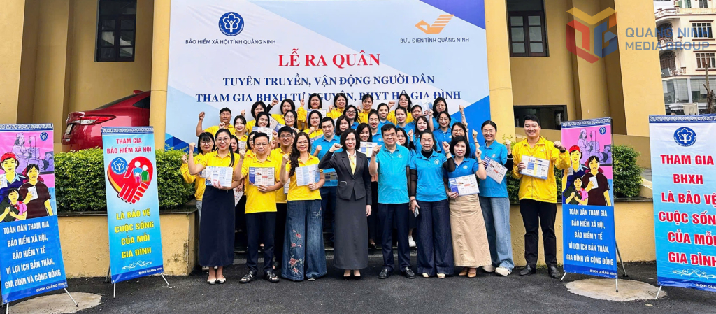 Cán bộ, nhân viên hai cơ quan BHXH tỉnh và Bưu điện tỉnh nêu quyết tâm tại Lễ ra quân tuyên truyền vận động người dân tham gia BHXH tự nguyện, BHYT hộ gia đình.