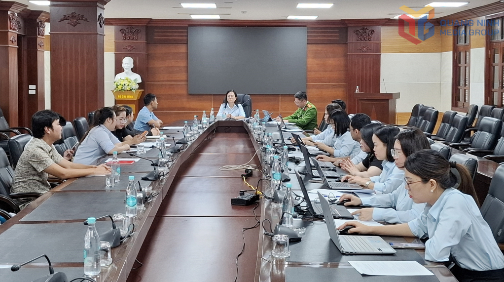 Phòng Kiểm tra Cơ quan BHXH tỉnh làm việc với các doanh nghiệp nợ động BHXH, BHYT, BHTN tháng 11/2025.