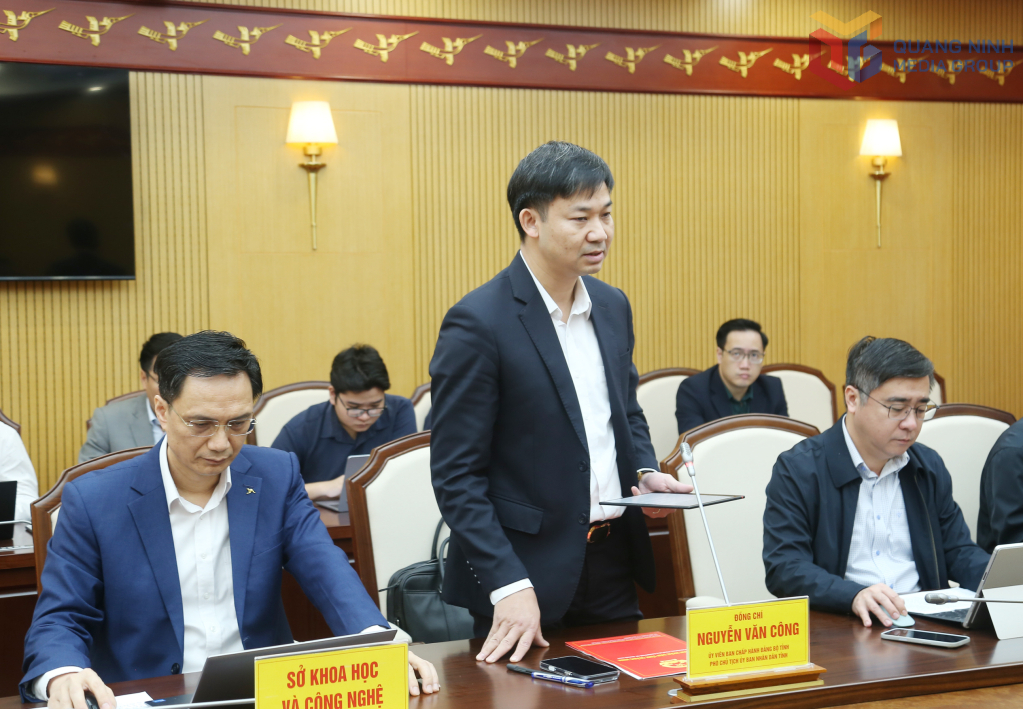 Đồng chí Nguyễn Văn Công, Phó Chủ tịch UBND tỉnh, phát biểu tại hội nghị.