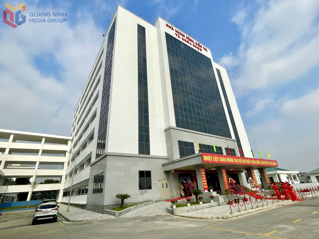 Bệnh viện Đa khoa khu vực Đông triều được đầu tư xây dựng khang trang, hiện đại, đáp ứng nhu cầu khám chữa bệnh của nhân dân.