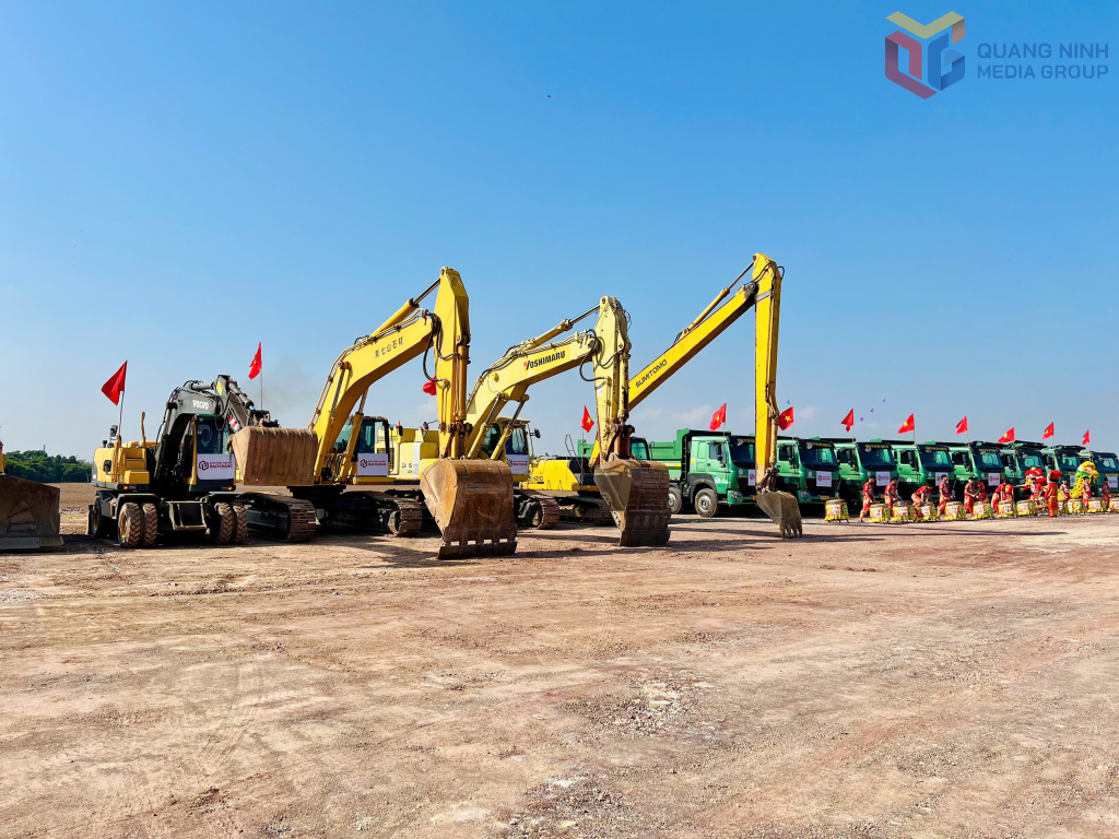 Phương tiện, máy móc, thiết bị sẵn sàng thi công.