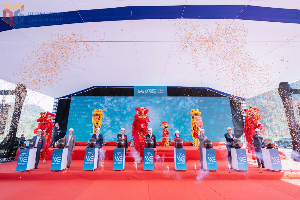 Đồng loạt khởi công, khánh thành các công trình chào mừng Đại hội XIV của Đảng Các đại biểu bấm nút khởi công dự án.