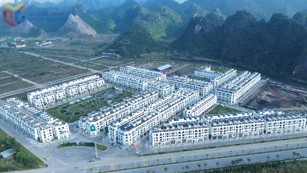 Đồng loạt khởi công, khánh thành các công trình chào mừng Đại hội XIV của Đảng Vị trí dự án nhà ở xã hội thuộc quỹ đất 20% thuộc quần thể khu nghỉ dưỡng kết hợp thương mại dịch vụ và nhà ở tại phường Hà Tu.