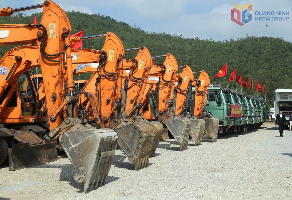 Máy móc, thiết bị khởi