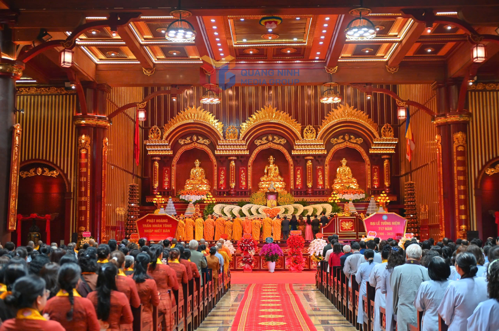 Quang cảnh Đại Lễ tưởng niệm 717 năm Đức vua - Phật hoàng Trần Nhân Tông nhập Niết Bàn.