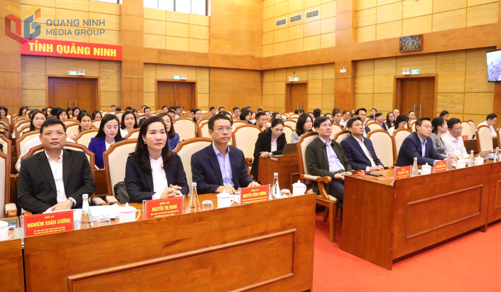 Các đại biểu tham dự hội nghị.