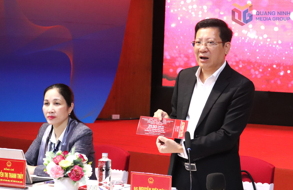 Lãnh đạo Sở Văn hóa, Thể thao và Du lịch công bố vé chương trình.