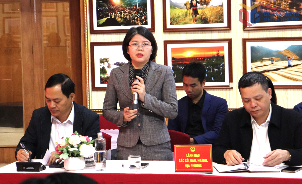 Lãnh đạo Báo và Phát thanh, Truyền hình tỉnh Quảng Ninh thông tin về một số nội dung tuyên truyền và phát sóng chương trình.