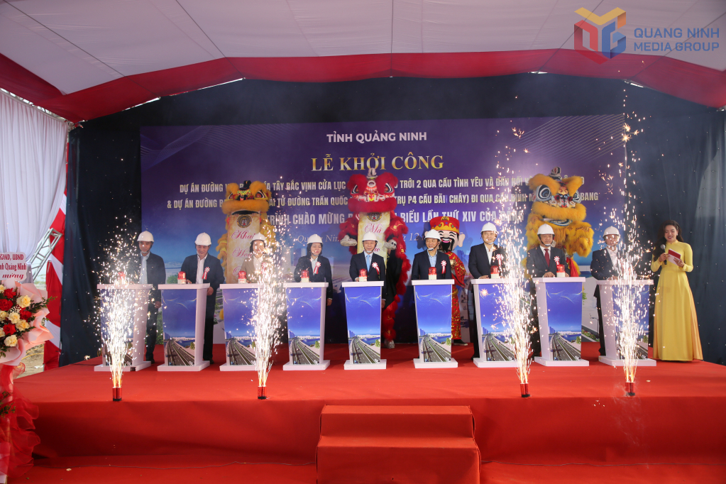 Các vị đại biểu thực hiện nghi thức nhấn nút khởi công 2 dự án Đường ven biển phía Tây Bắc vịnh Cửa Lục và Đường bao biển kéo dài.