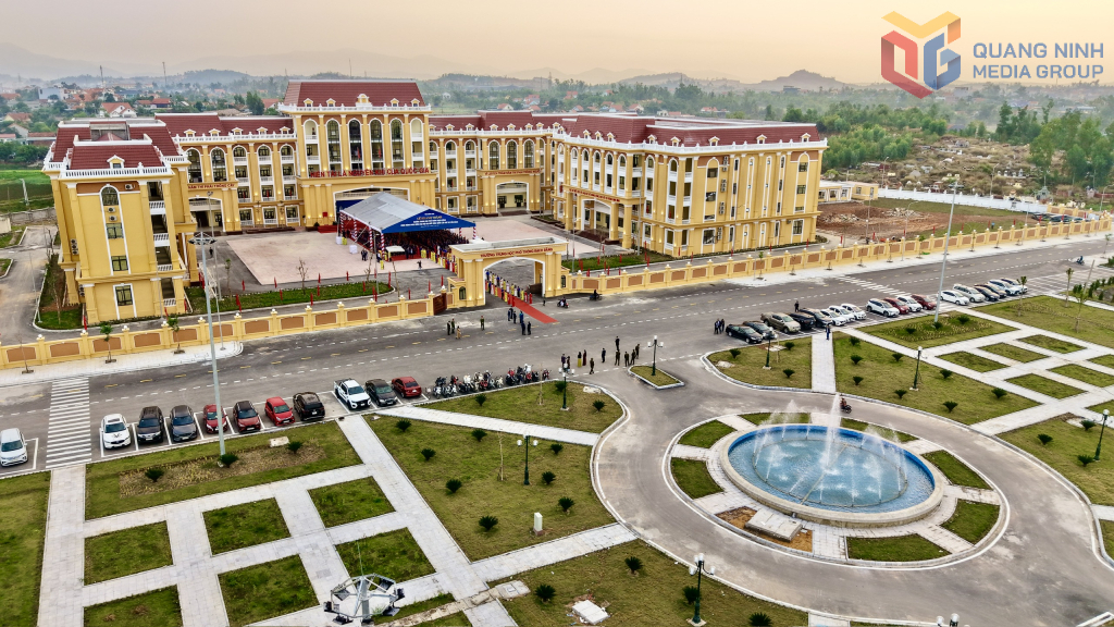 Khánh thành Trường THPT Bạch Đằng (Ảnh: Đỗ Phương)