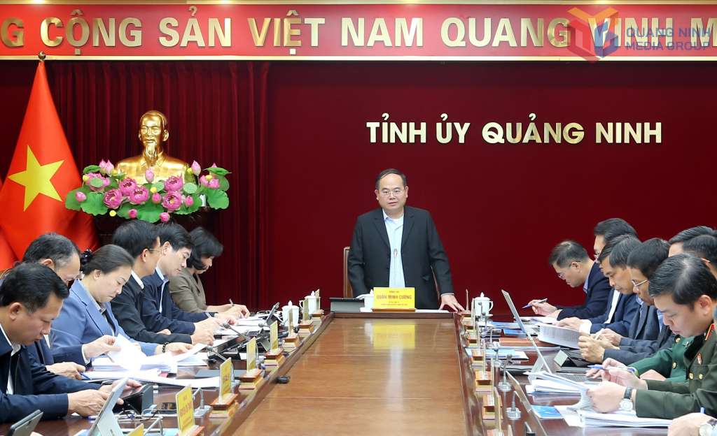 Đồng chí Quản Minh Cường, Bí thư Tỉnh ủy, Trưởng Đoàn ĐBQH tỉnh chủ trì và kết luận giao ban Thường trực Tỉnh ủy.