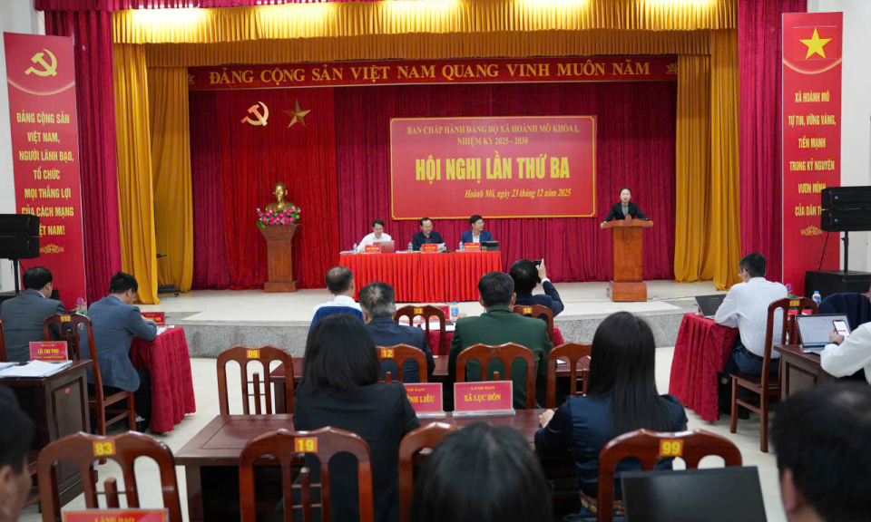 Đồng chí Vi Ngọc Bích, Trưởng Ban Tổ chức Tỉnh ủy dự hội nghị Ban Chấp hành Đảng bộ xã Hoành Mô