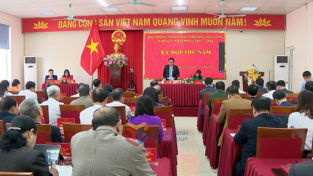 Kỳ họp Hội đồng nhân dân cấp cơ sở tại Quảng Ninh – nơi các quyết sách gắn trực tiếp với đời sống Nhân dân được thảo luận và quyết định.