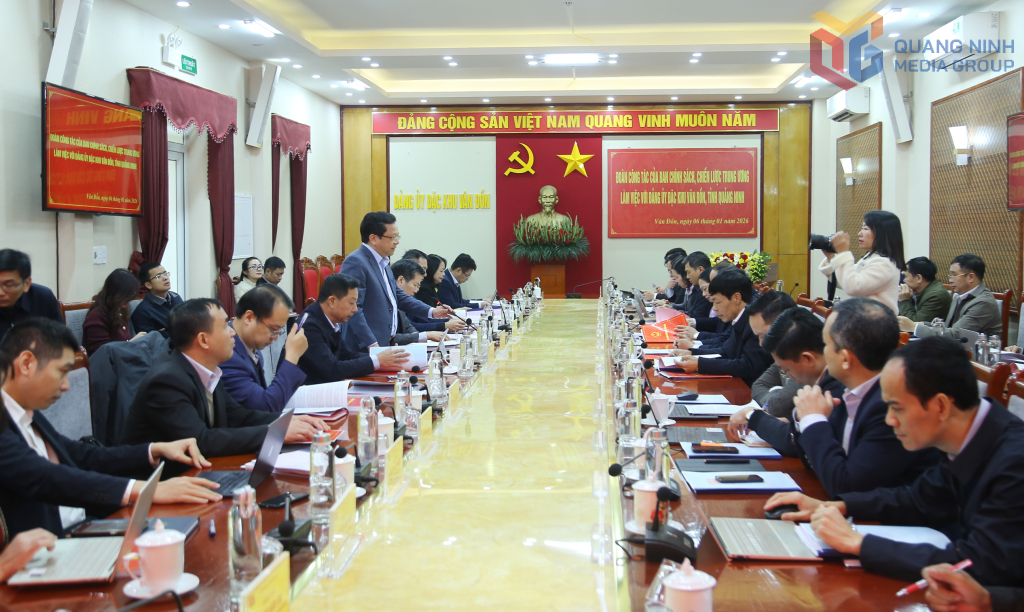 Đoàn công tác Ban Chính sách, chiến lược Trung ương làm việc với Đảng ủy Đặc khu Vân Đồn.