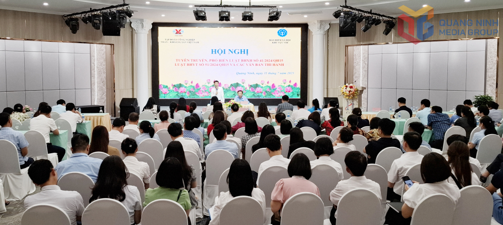 BHXH tỉnh phối hơp với Sở Nội vụ tuyên truyền phố biến Luật BHXH số 41/2024/QH15 và Luật BHYT số 51/2024/QH15 cùng các văn bản thi hành cho các đơn vị ngành Than, tháng 7/2025.