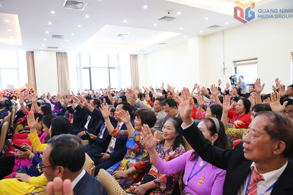 Ảnh với chú thích