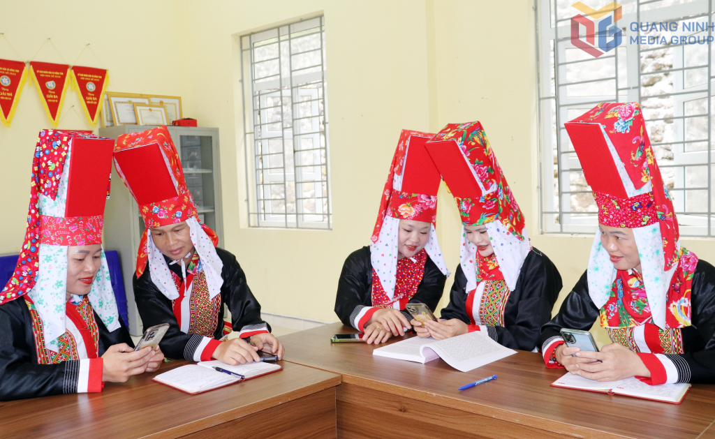 Ảnh với chú thích