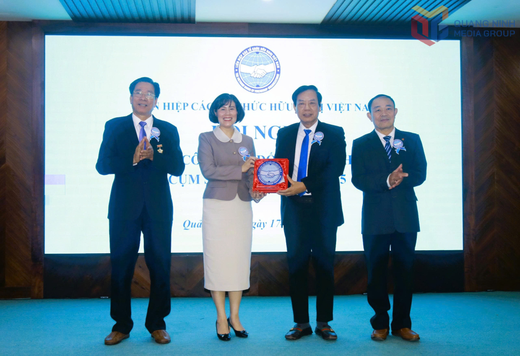 Liên hiệp các tổ chức hữu nghị tỉnh Quảng Ninh được nhận bàn giao chức trách cụm trưởng số 1.