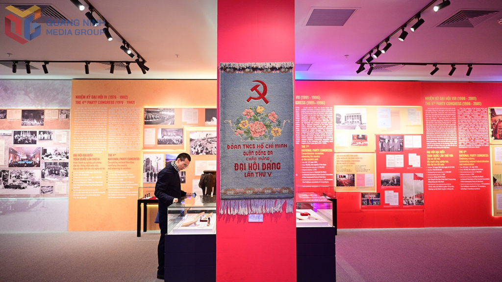 Triển lãm “Đảng Cộng sản Việt Nam - Từ Đại hội đến Đại hội” chào mừng Đại hội Đảng toàn quốc lần thứ XIV diễn ra tại Hà Nội.