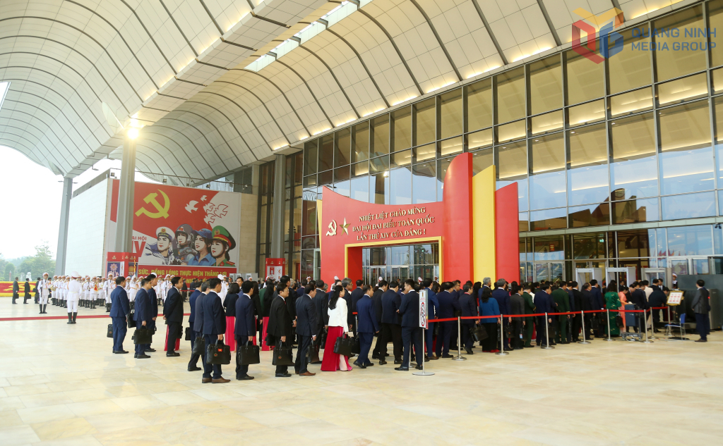 Các đoàn đại biểu đến dự phiên trù bị Đại hội.