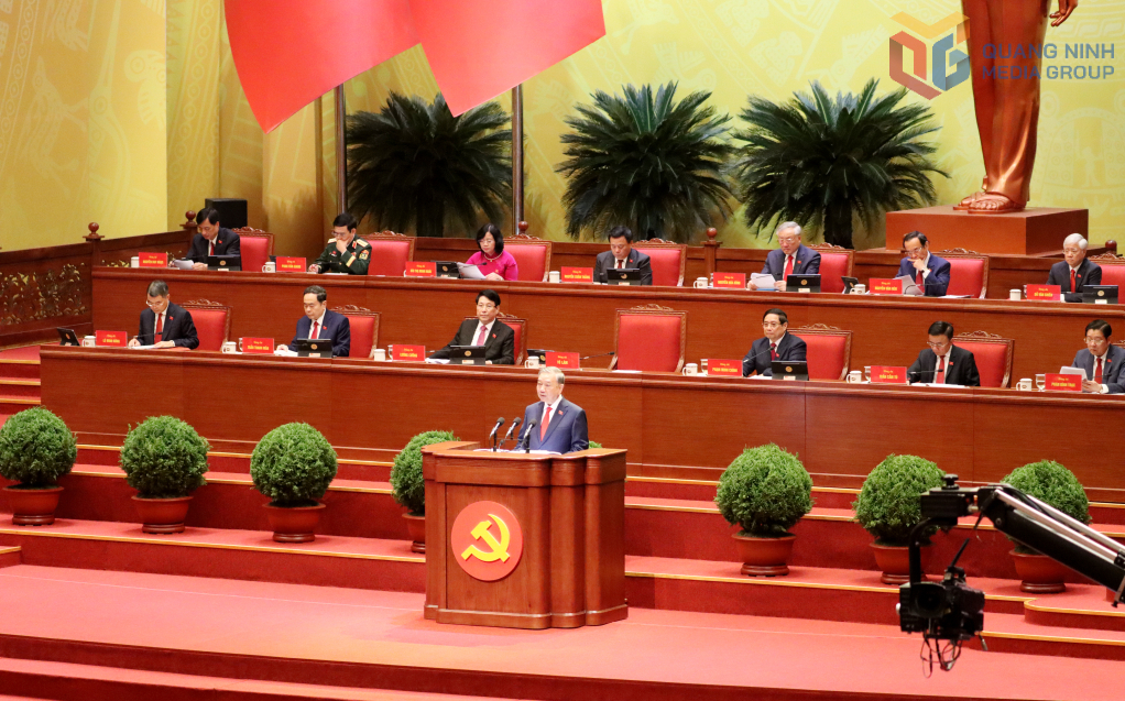 Tổng Bí thư Tô Lâm trình bày Báo cáo của Ban Chấp hành Trung ương Đảng khóa XIII về các văn kiện trình Đại hội XIV của Đảng.