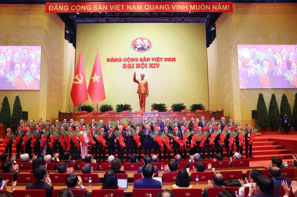 Tổng Bí thư Tô Lâm cùng các đồng chí lãnh đạo chủ chốt tri ân các đồng chí Ủy viên Ban Chấp hành Trung ương Đảng khóa XIII không tái cử.